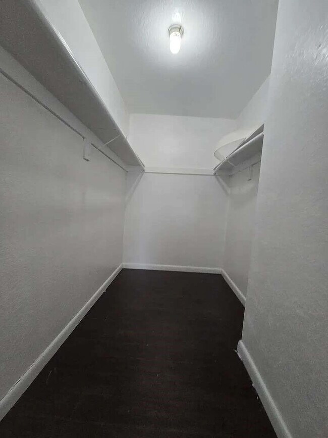 Building Photo - 2719 NW 39th Terrace