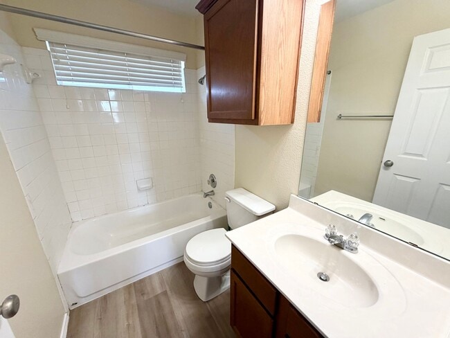 Building Photo - 6404 Mundo Dr