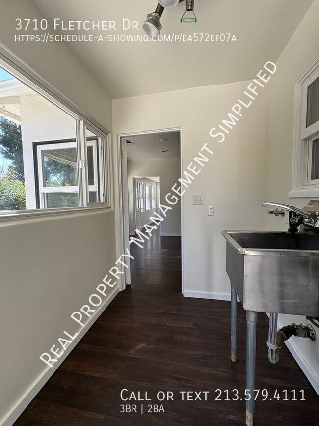 Building Photo - 3710 Fletcher Dr