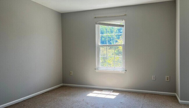 Building Photo - 5808 Waterdale Ct