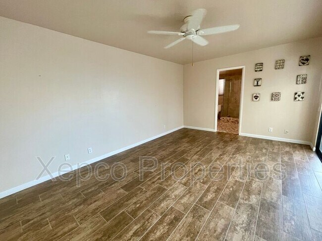 Building Photo - 2353 E Miramonte Cir