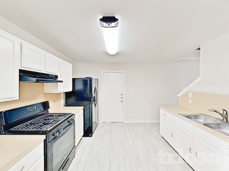 Building Photo - 12402 Grossmount Dr