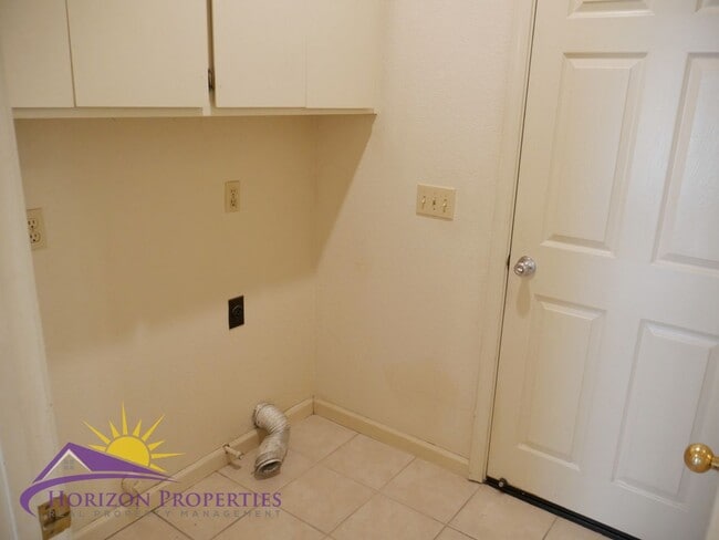 Building Photo - 9472 Clementine Way