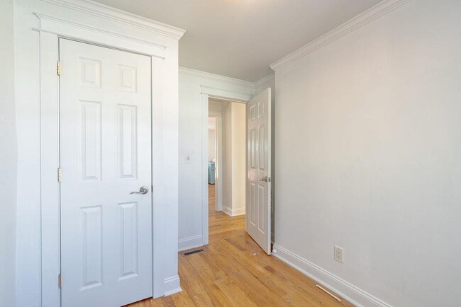 Building Photo - 179 Hobart Ave