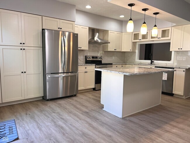 Building Photo - 1402 Kessler Blvd E Dr