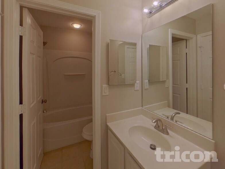 Building Photo - 42 Brookview Dr