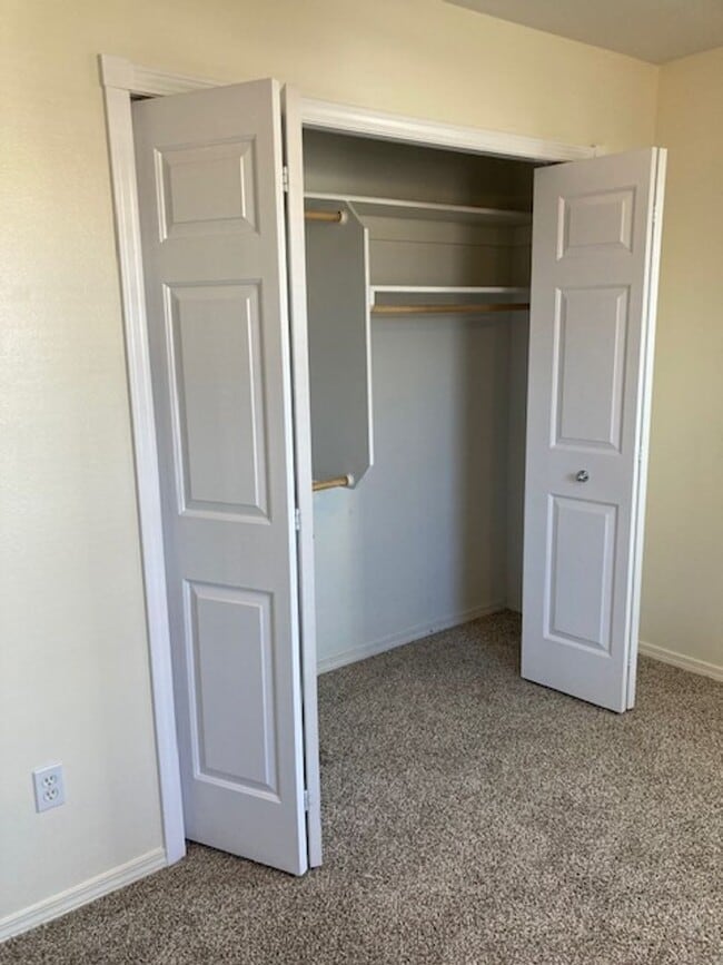 Building Photo - Great location 3 bedroom 2 bath home