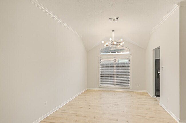 Building Photo - 71 N Queenscliff Cir