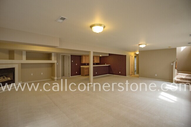 Building Photo - 3305 Hollycrest Dr