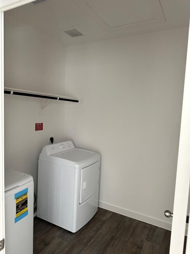 Building Photo - 8027 Marchese Dr