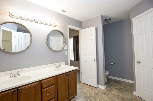 Building Photo - "Charming 3 Bed, 2 Bath Home in Spring Lak...