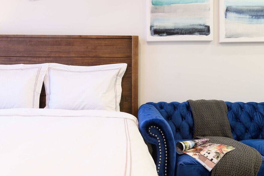 Building Photo - 240e E 75th St