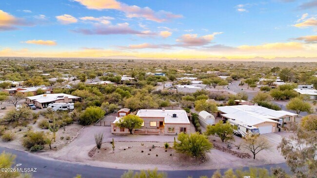 Building Photo - 3721 N Sierra Madre Dr