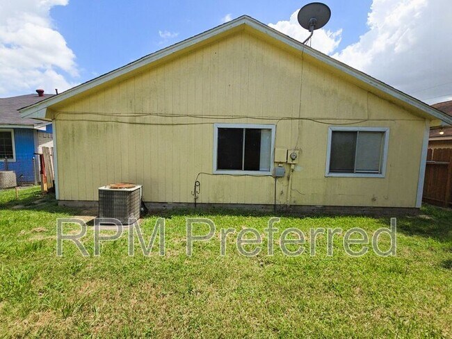 Building Photo - 3930 Mohlerbruk Dr