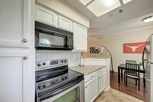 Building Photo - 3111 Tom Green St