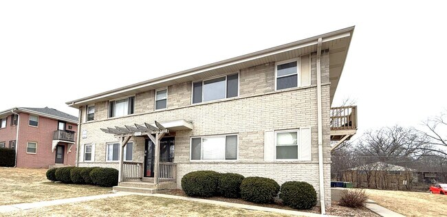 Building Photo - 11049 W Hampton Ave