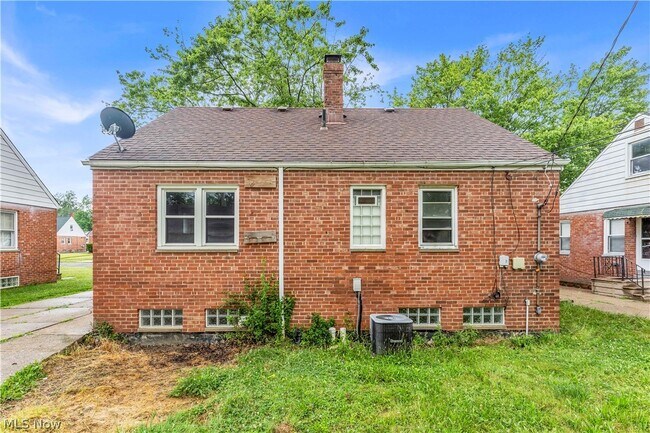 Building Photo - 735 E 256th St
