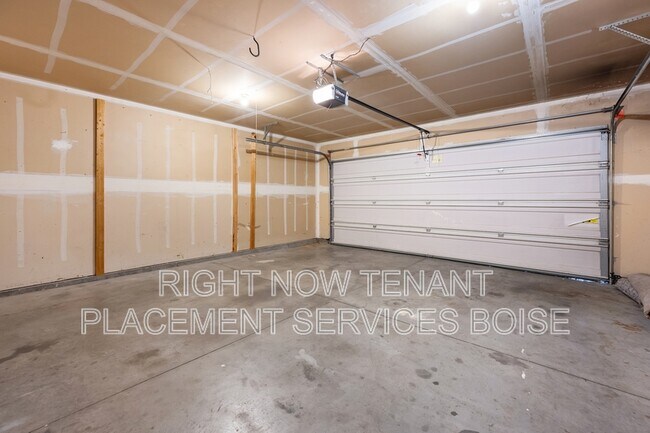 Building Photo - 14237 Carolina St