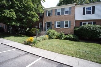 Building Photo - 3 bedroom / 2 1/2 Bath.  Close to Campus. ...