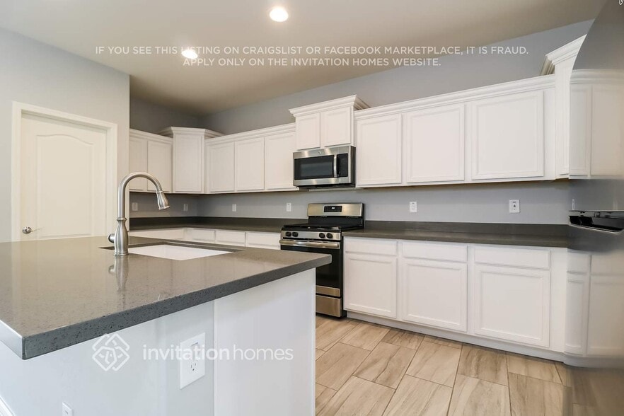 Building Photo - 4044 S 183rd Dr