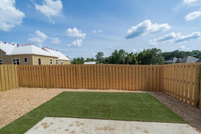 Building Photo - Primary bedroom on main level with bonus l...