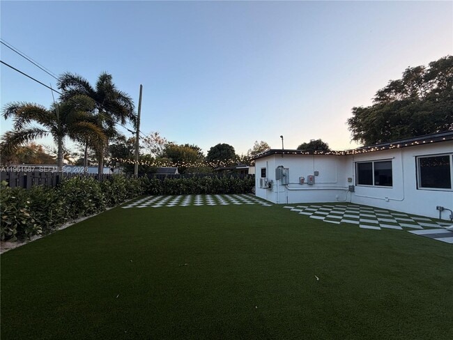 Building Photo - 920 SW 50th Ave