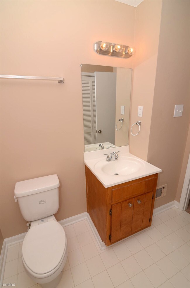 Building Photo - 3 br, 2 bath House - 233 Lucan Way