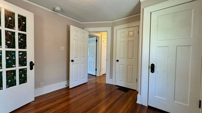 Building Photo - $2,200 | 4 Bedroom, 1 Bathroom Multi Floor...