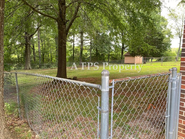 Building Photo - 583 S Holcomb Rd SW