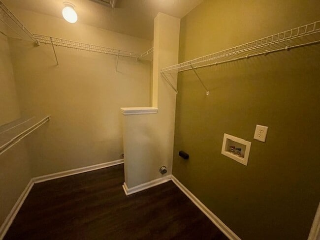 Building Photo - 111 Mel Ville
