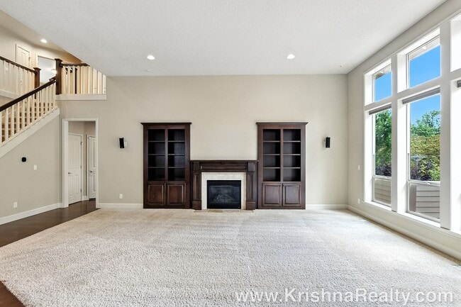 Building Photo - Gorgeous 6 BD* 3 BA* Single Family Home Located In Charming Arbor Meadows In Portland! **Minutes ...