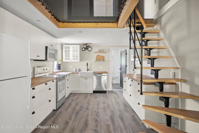 Building Photo - 1977 NY-295