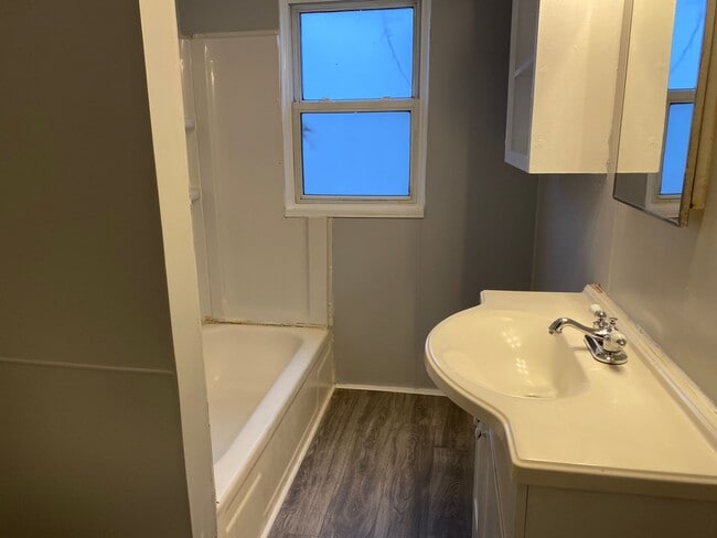 Building Photo - CUTE 2 BEDROOM 1 BATH HOME IN FERNDALE $1250