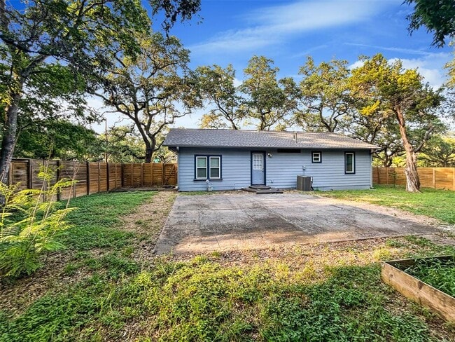Building Photo - 805 Herndon Ln