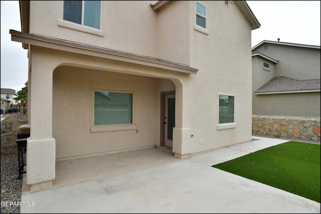 Building Photo - 3881 Loma Brisa Dr