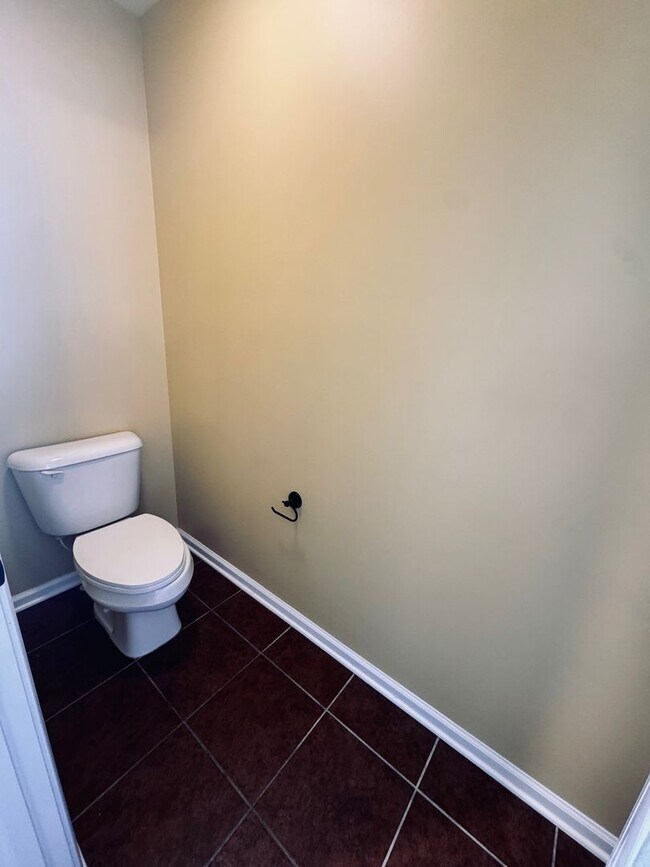 Building Photo - South AVL - Well Kept, Large Home with Garage