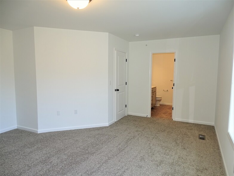Building Photo - 407 Masonic Dr