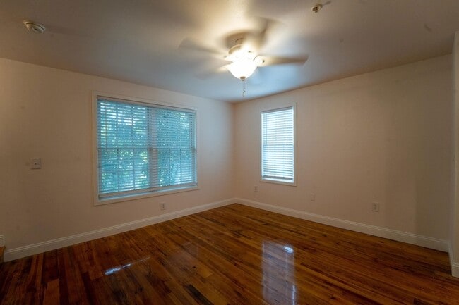 Building Photo - 4 Artillery Ln