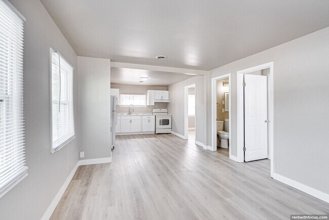 Building Photo - 1001 Main Ave