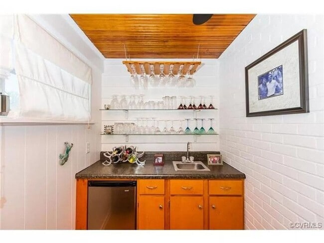 Building Photo - 3 BR / 2 BA Sunny renovated Cape Cod within walking distance to Bryan Park