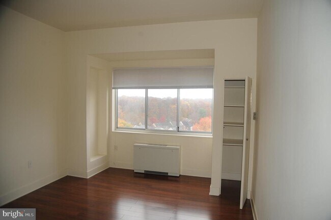 Building Photo - 10401 Grosvenor Pl