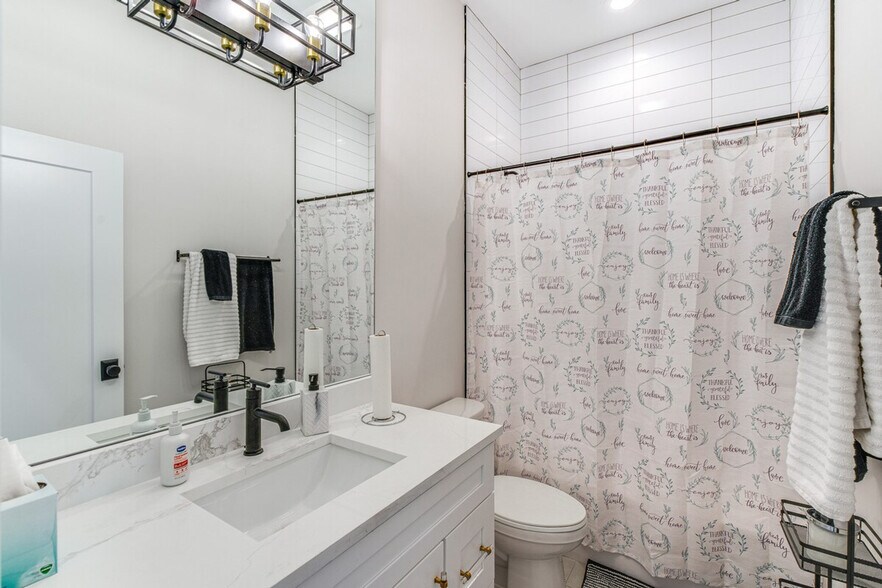 Building Photo - 5436 S Michigan Ave