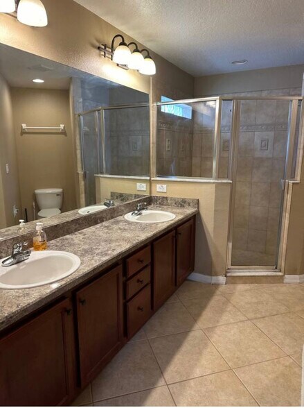 Building Photo - 1543 Fairview Cir