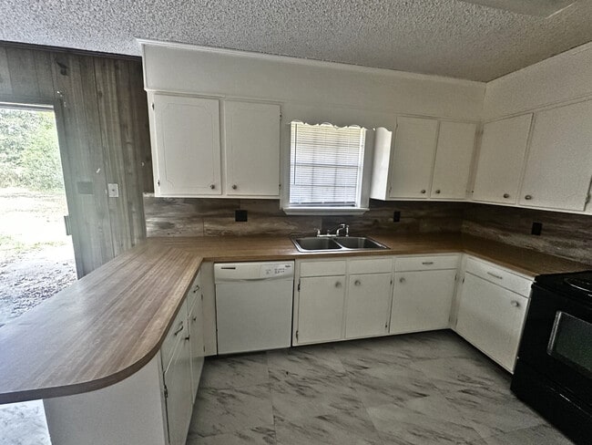 Building Photo - 14235 Lamonte Ln