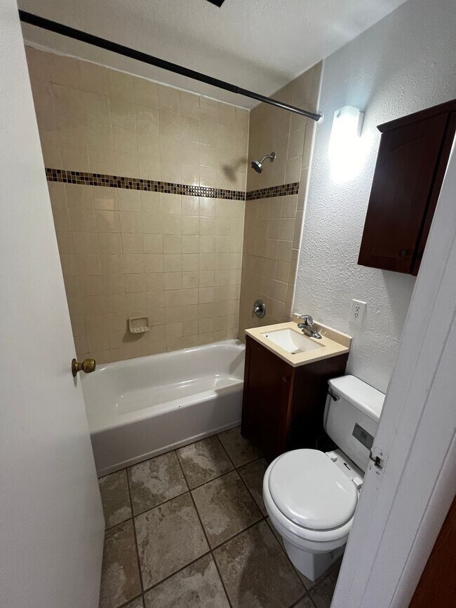 Building Photo - 156-156 McKinley Ave