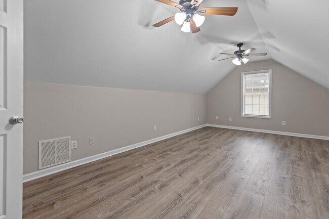 Building Photo - 631 Saddlewood Dr