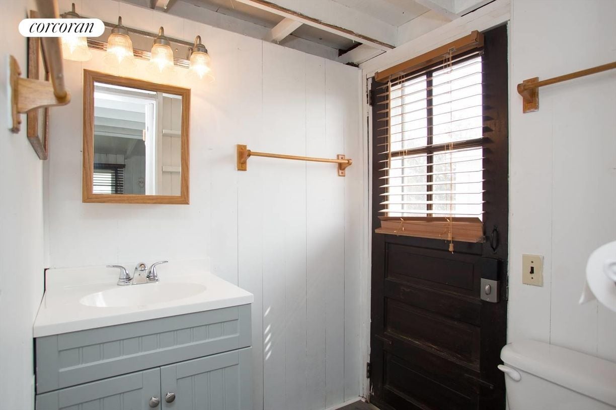 Building Photo - 39 Point Rd