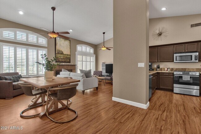 Building Photo - 1138 E Amberwood Dr