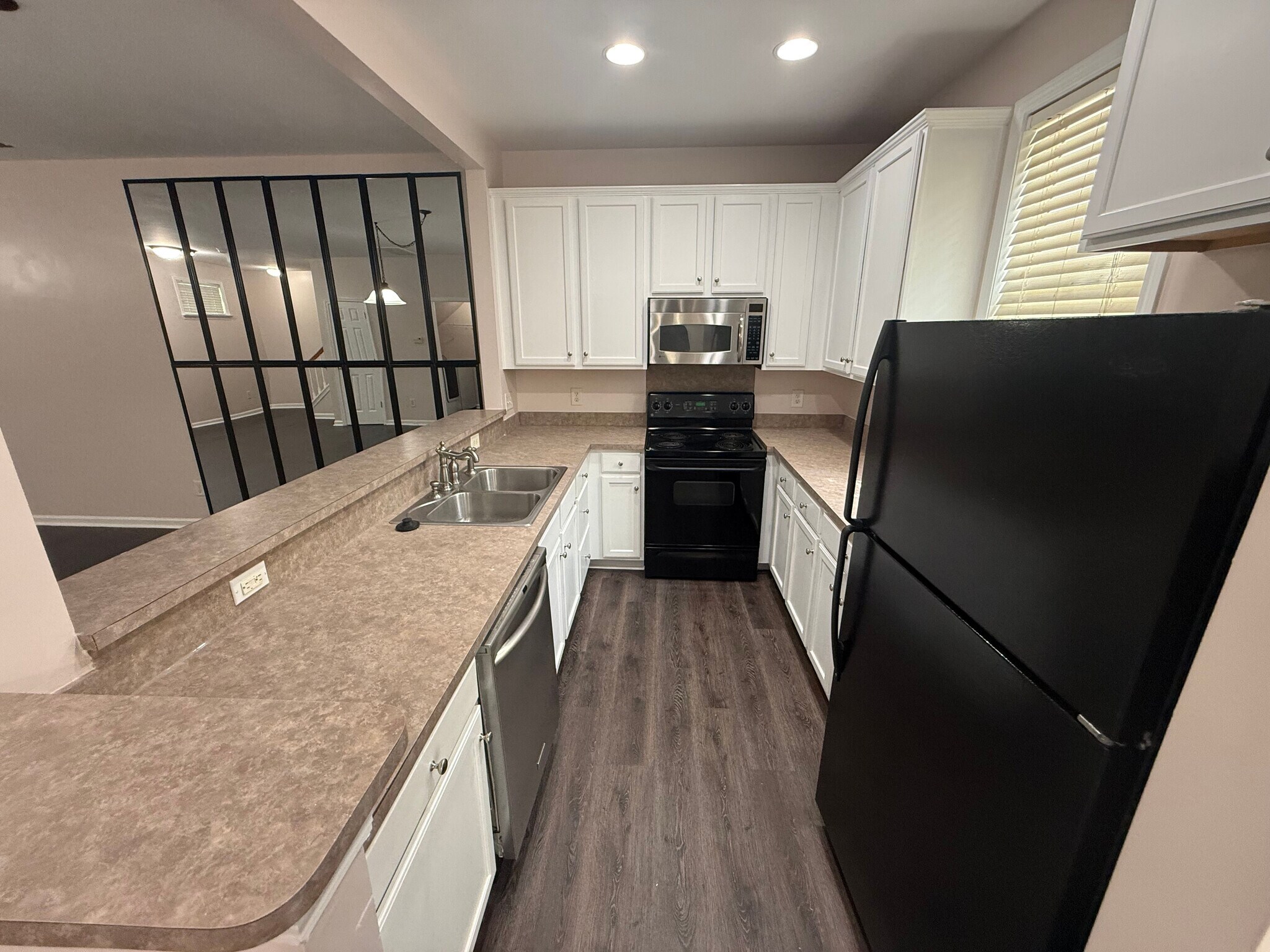 Building Photo - Room in Townhome on McGoogan Ln