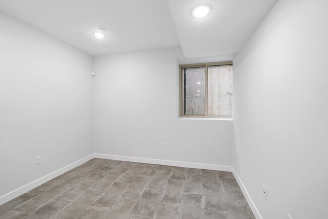 Building Photo - 2156 N Randolph St
